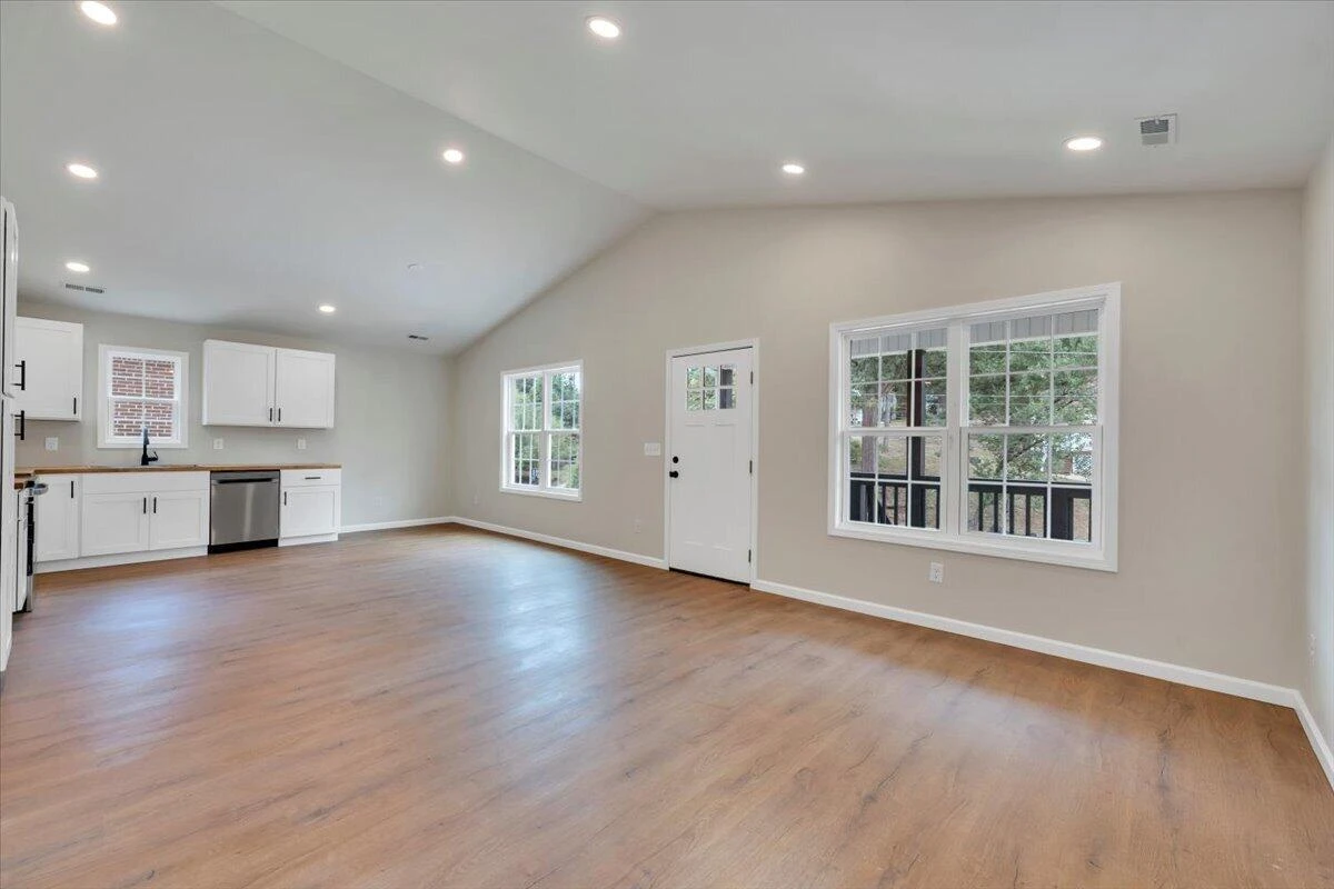 2122 Colgate ST NE - Photo 8