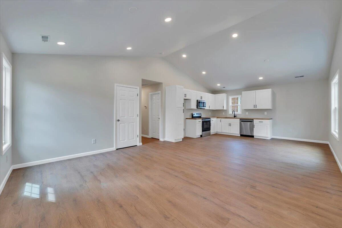 2122 Colgate ST NE - Photo 9