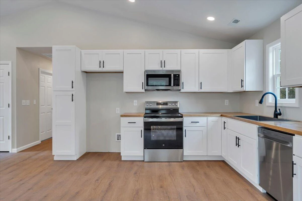2122 Colgate ST NE - Photo 10