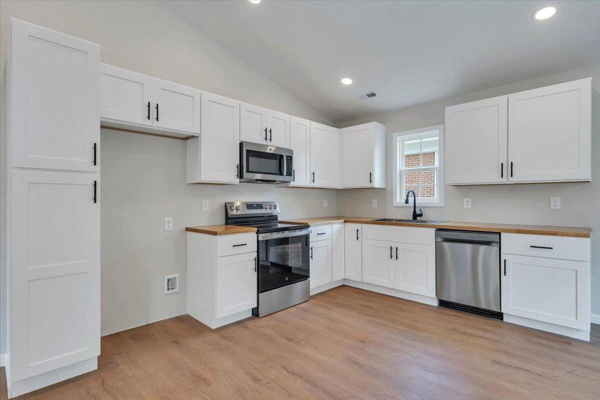 2122 Colgate ST NE - Photo 11