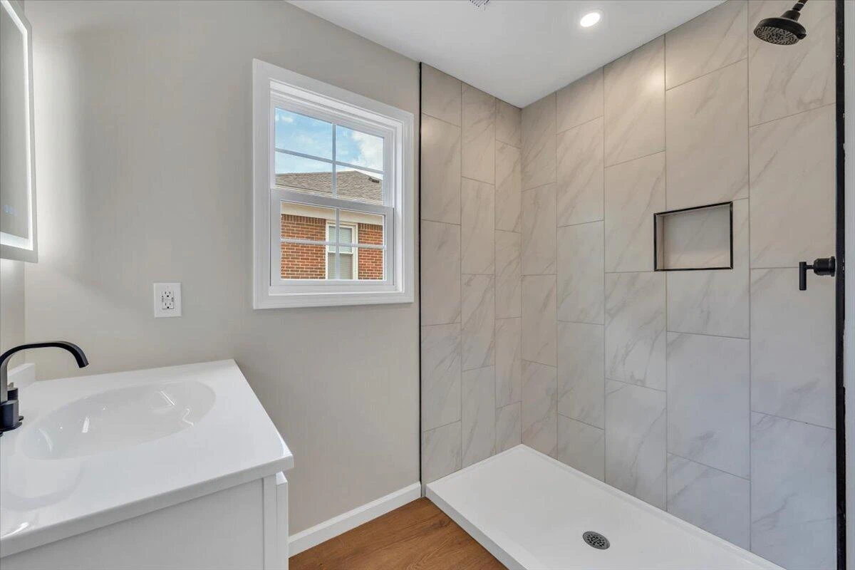 2122 Colgate ST NE - Photo 16