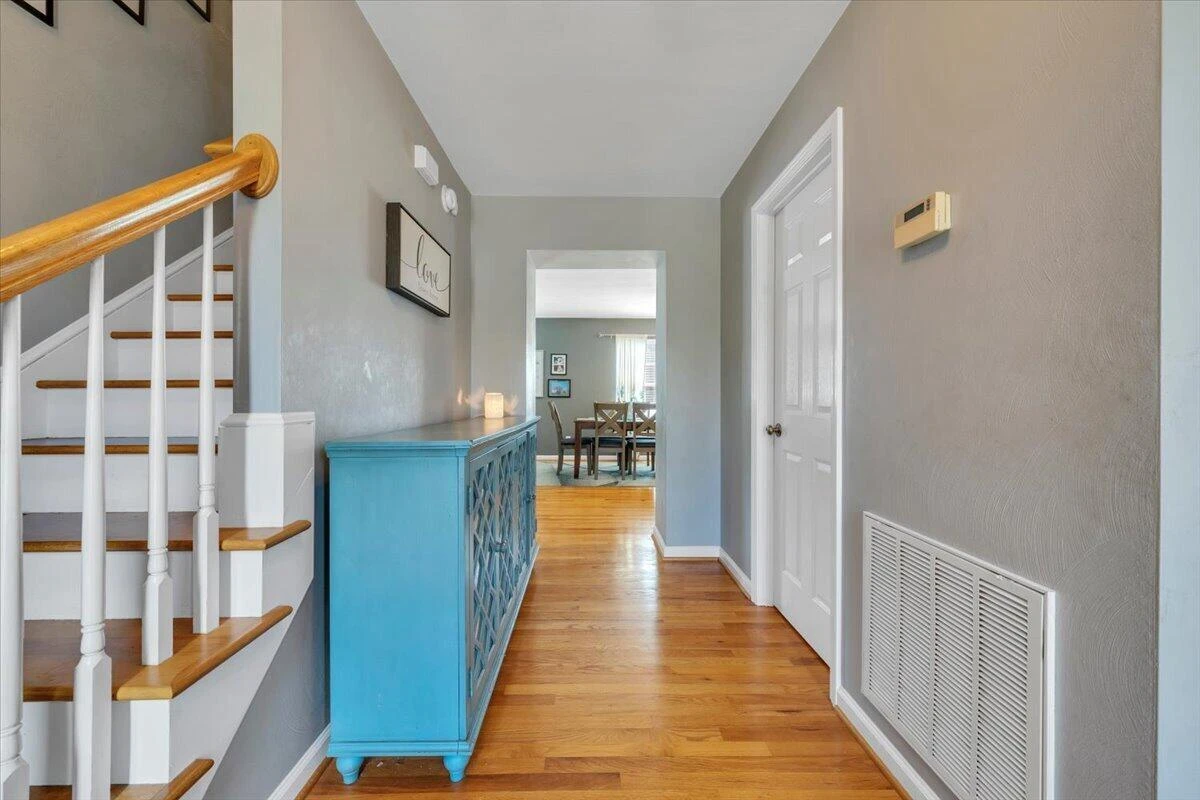 521 Ridgecrest LN - Photo 2