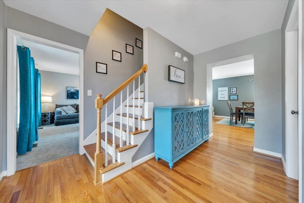 521 Ridgecrest LN - Photo 3