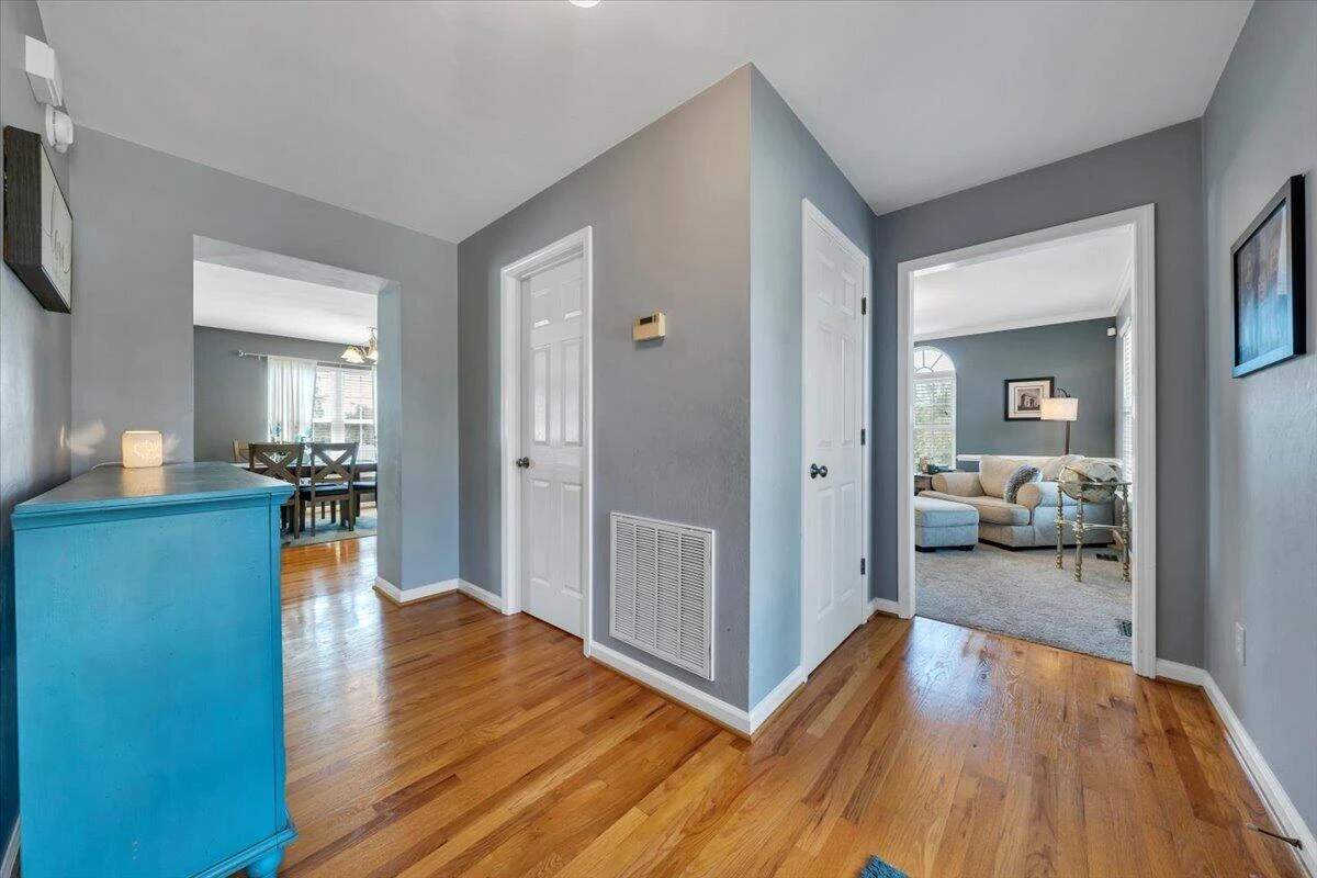 521 Ridgecrest LN - Photo 4