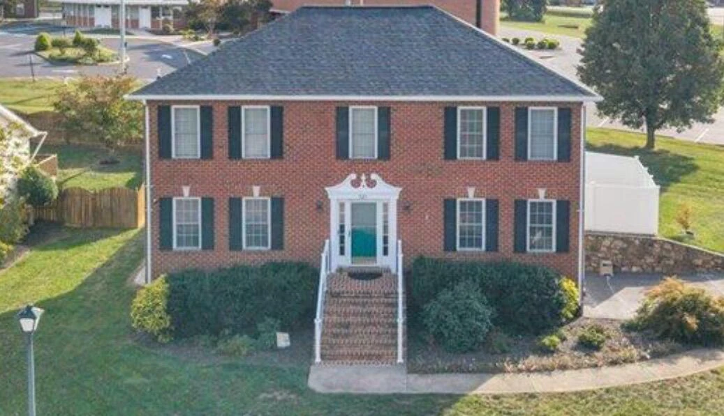 521 Ridgecrest LN