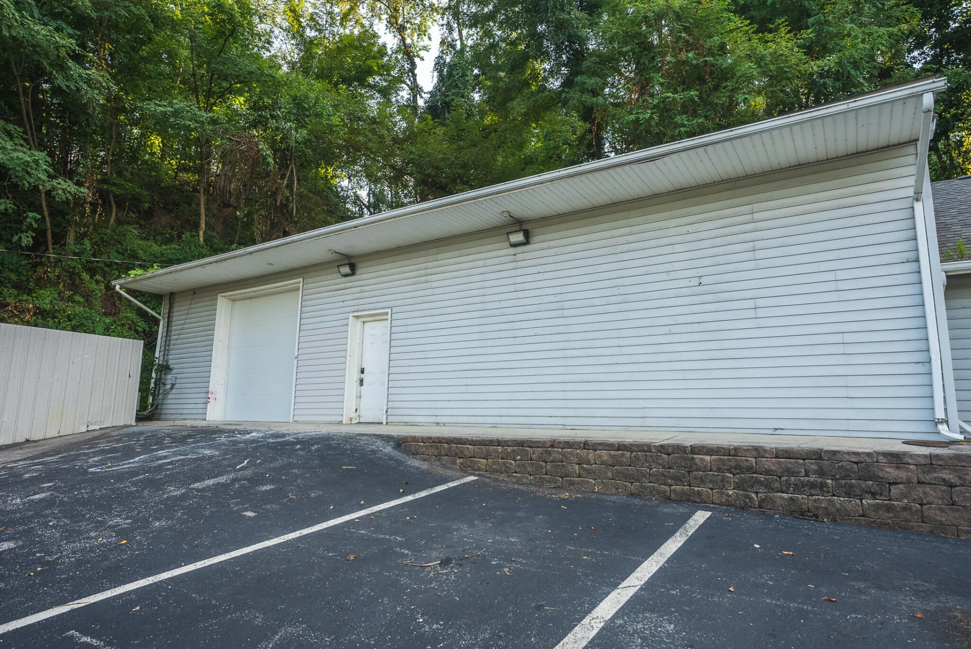 690 N Franklin ST - Photo 3