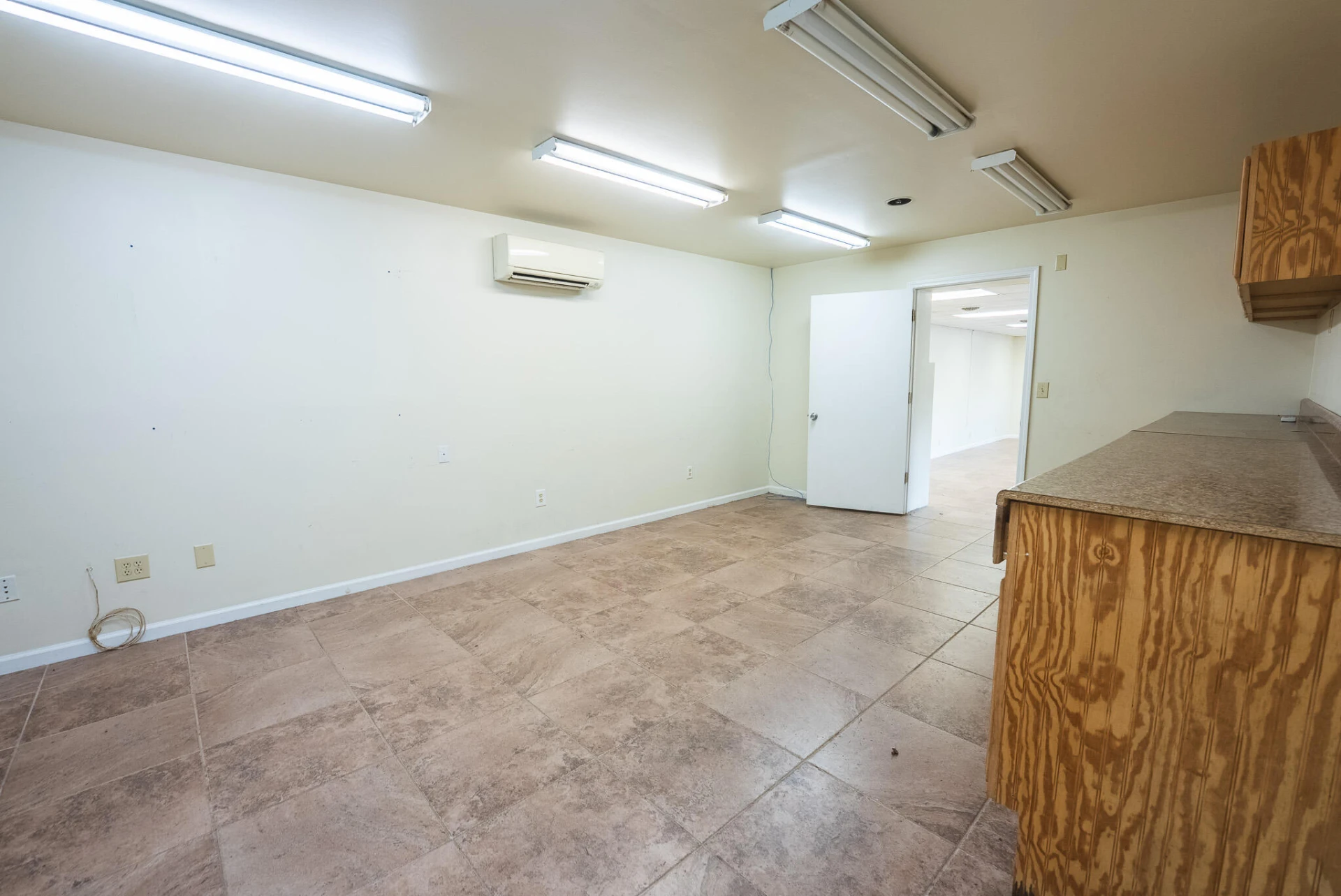 690 N Franklin ST - Photo 22
