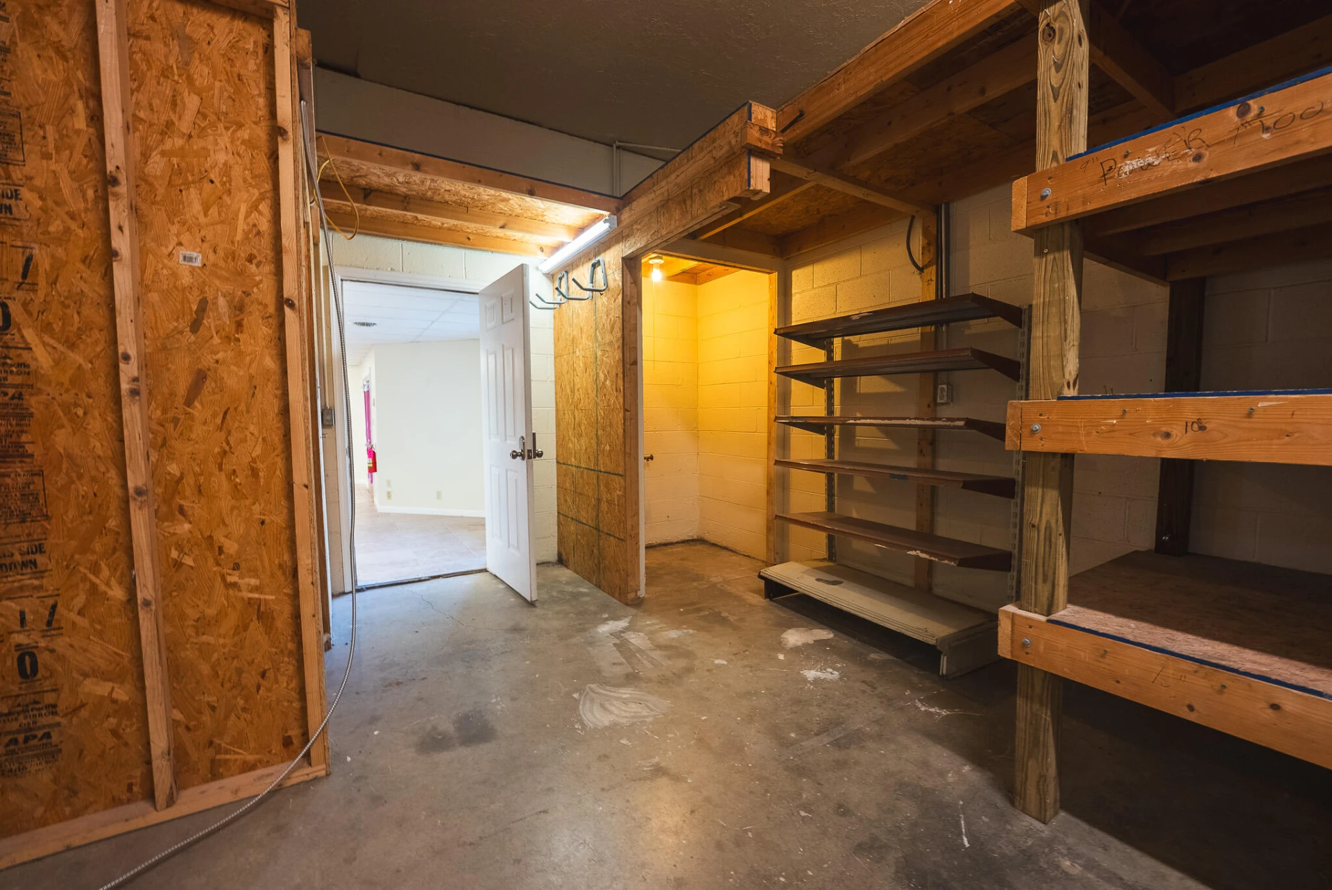 690 N Franklin ST - Photo 28