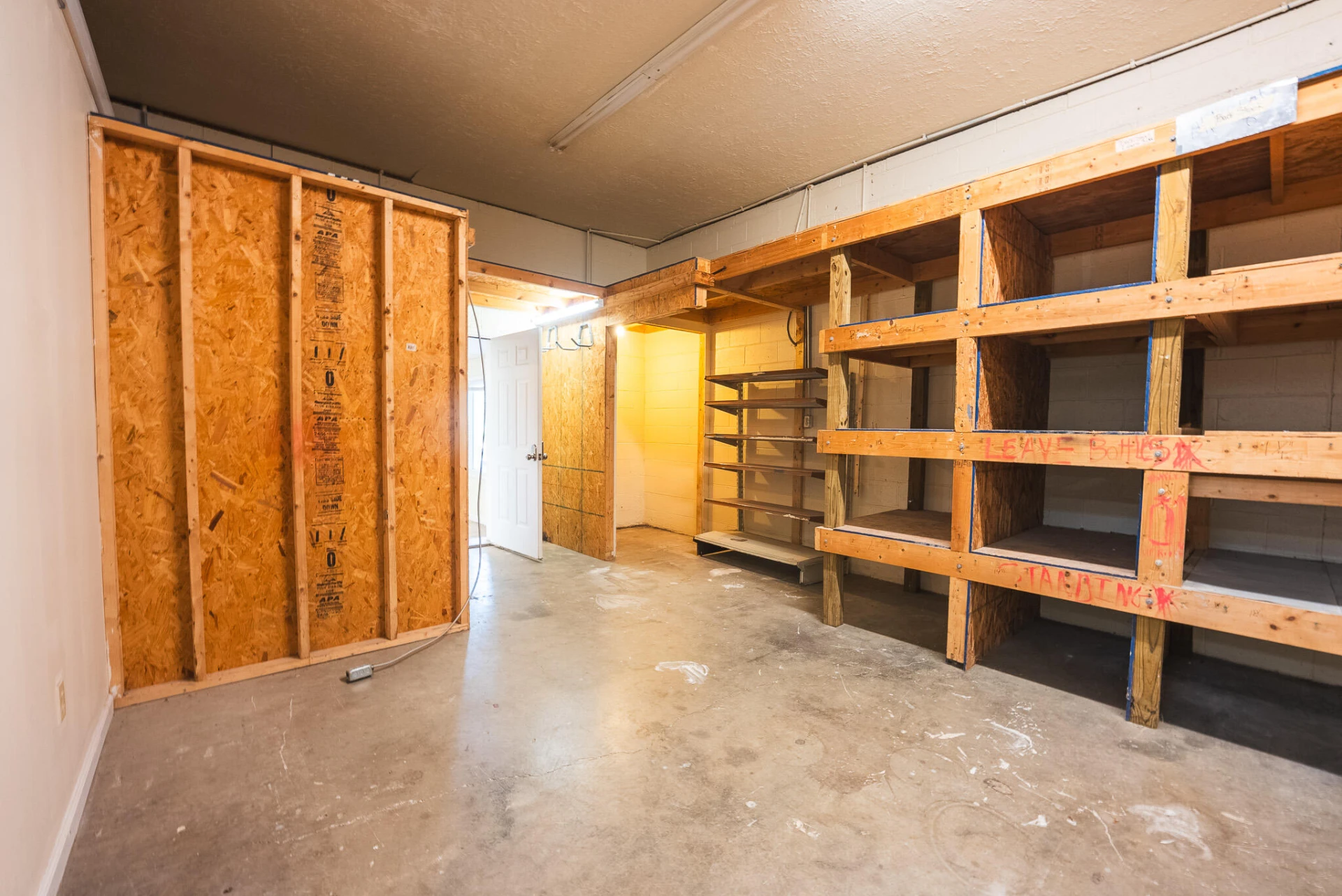 690 N Franklin ST - Photo 30
