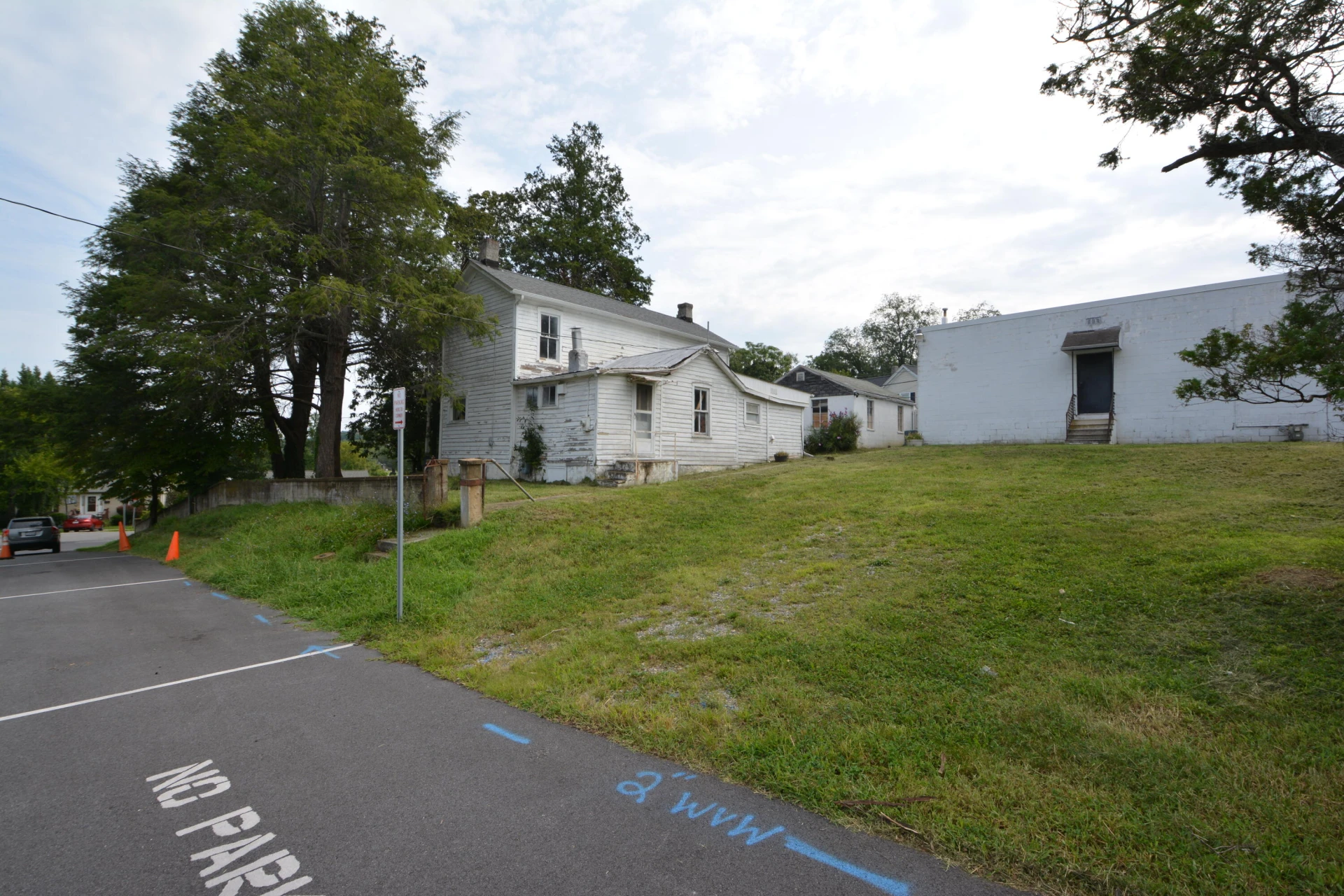705 E Jackson AVE #& 709 - Photo 2
