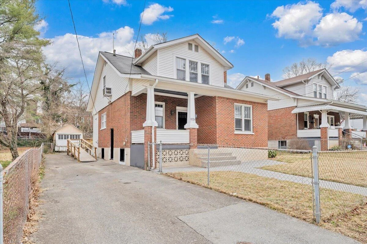 1226 Kerns AVE SW - Photo 7