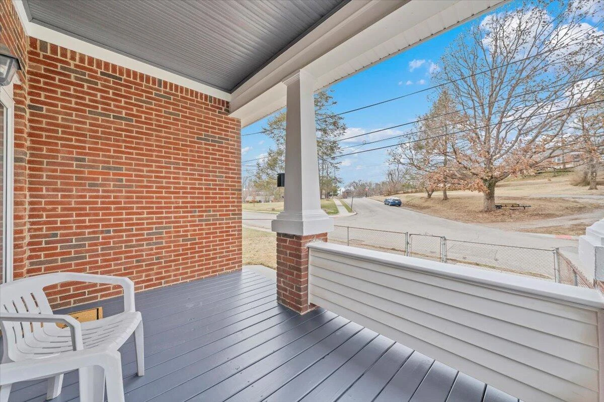 1226 Kerns AVE SW - Photo 8
