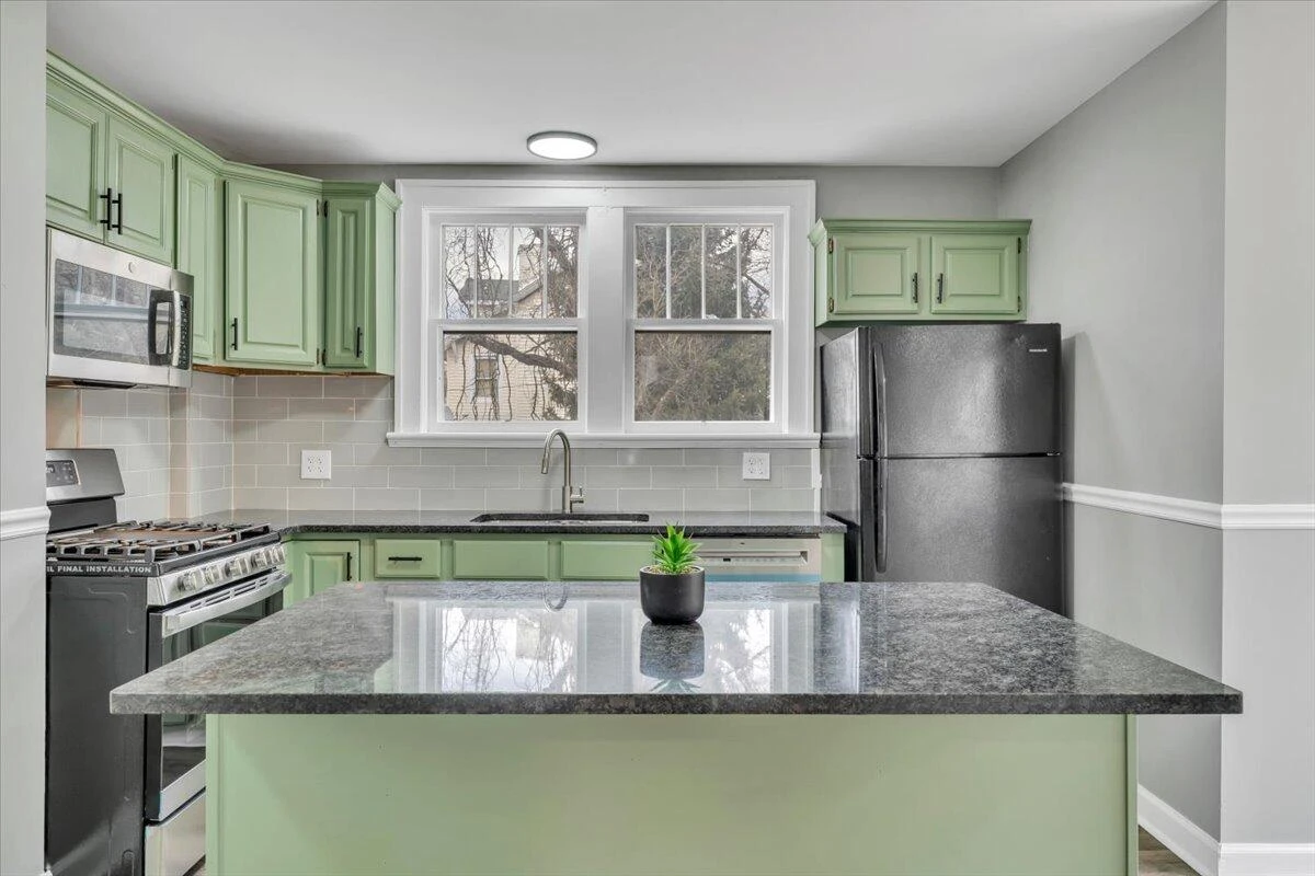 1226 Kerns AVE SW - Photo 12