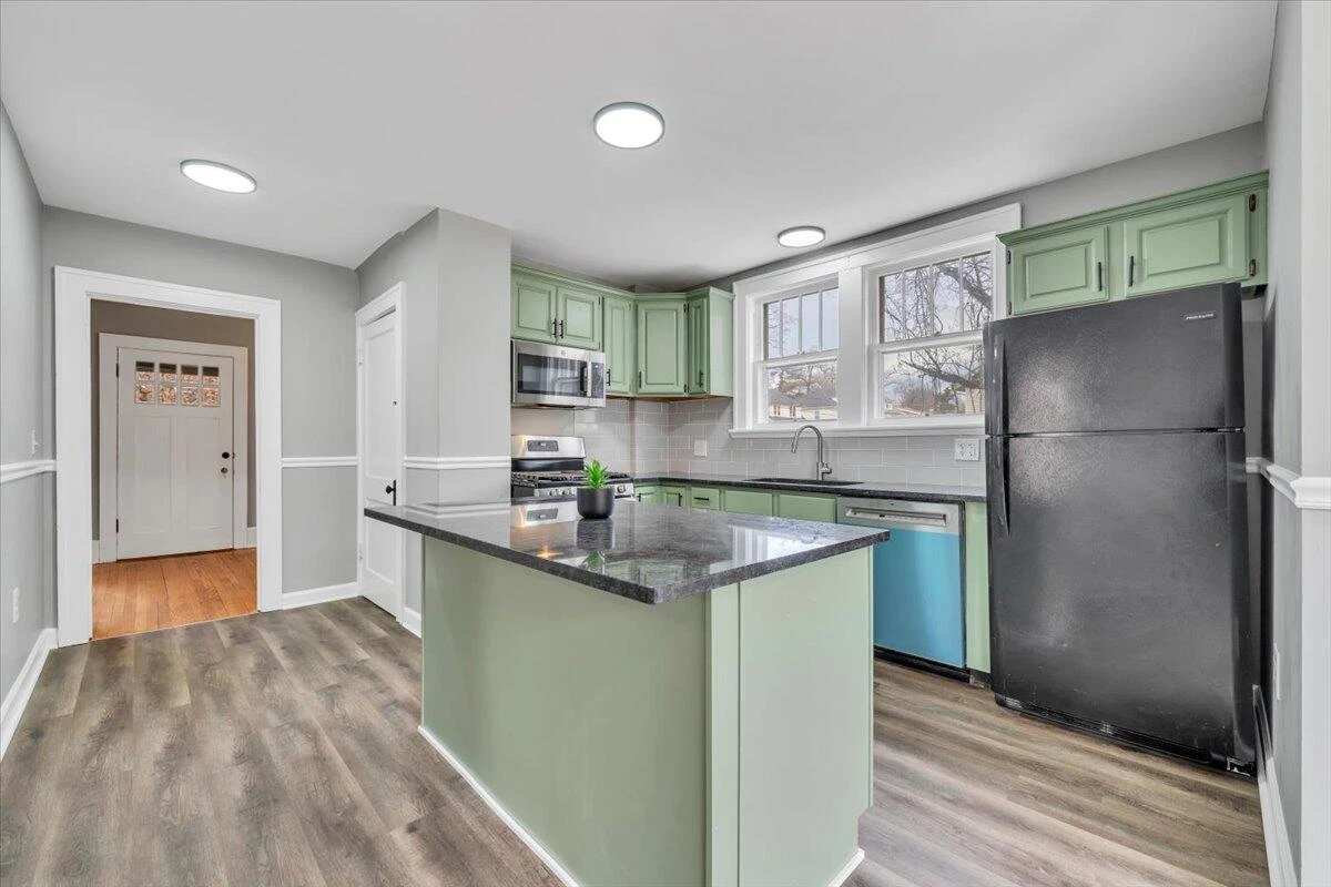 1226 Kerns AVE SW - Photo 13