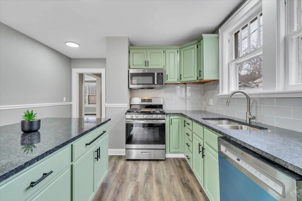 1226 Kerns AVE SW - Photo 15