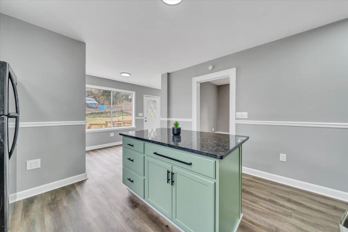 1226 Kerns AVE SW - Photo 16