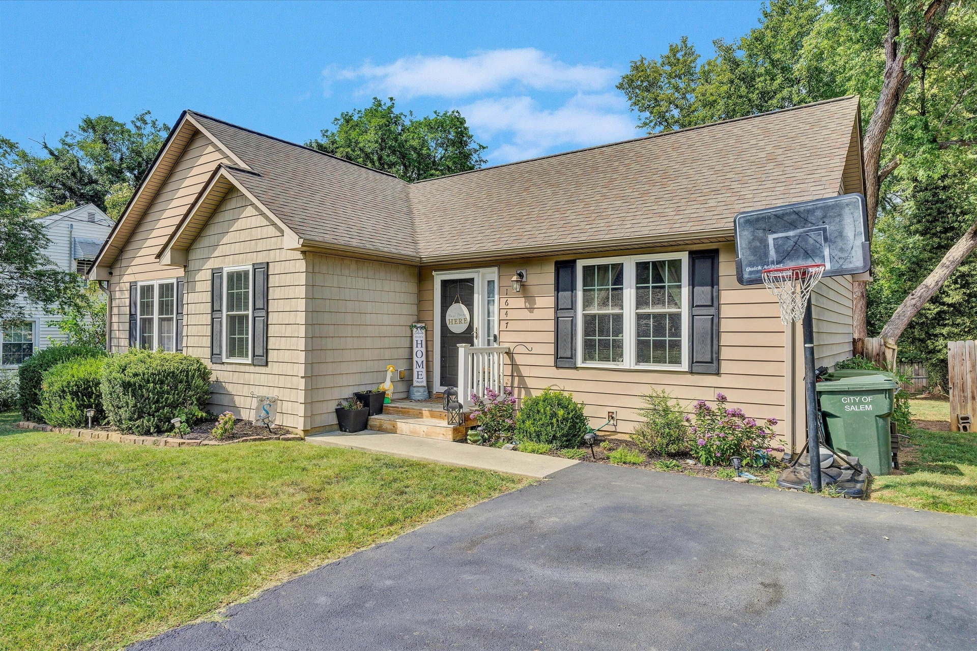1647 Millbrook ST - Photo 3