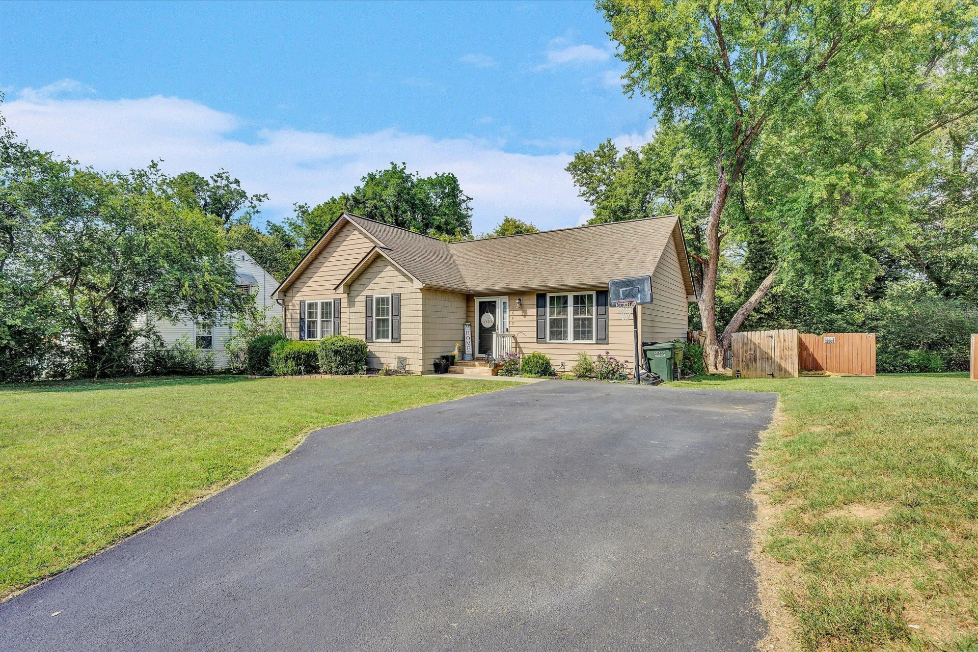 1647 Millbrook ST - Photo 31