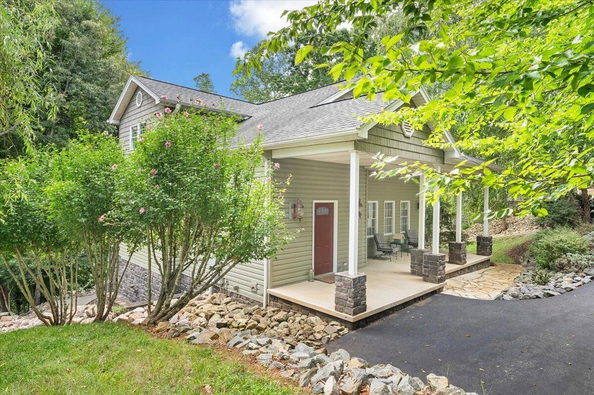 614 Forest Lawn DR - Photo 3