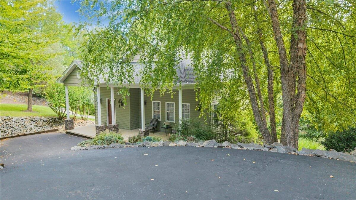 614 Forest Lawn DR - Photo 4
