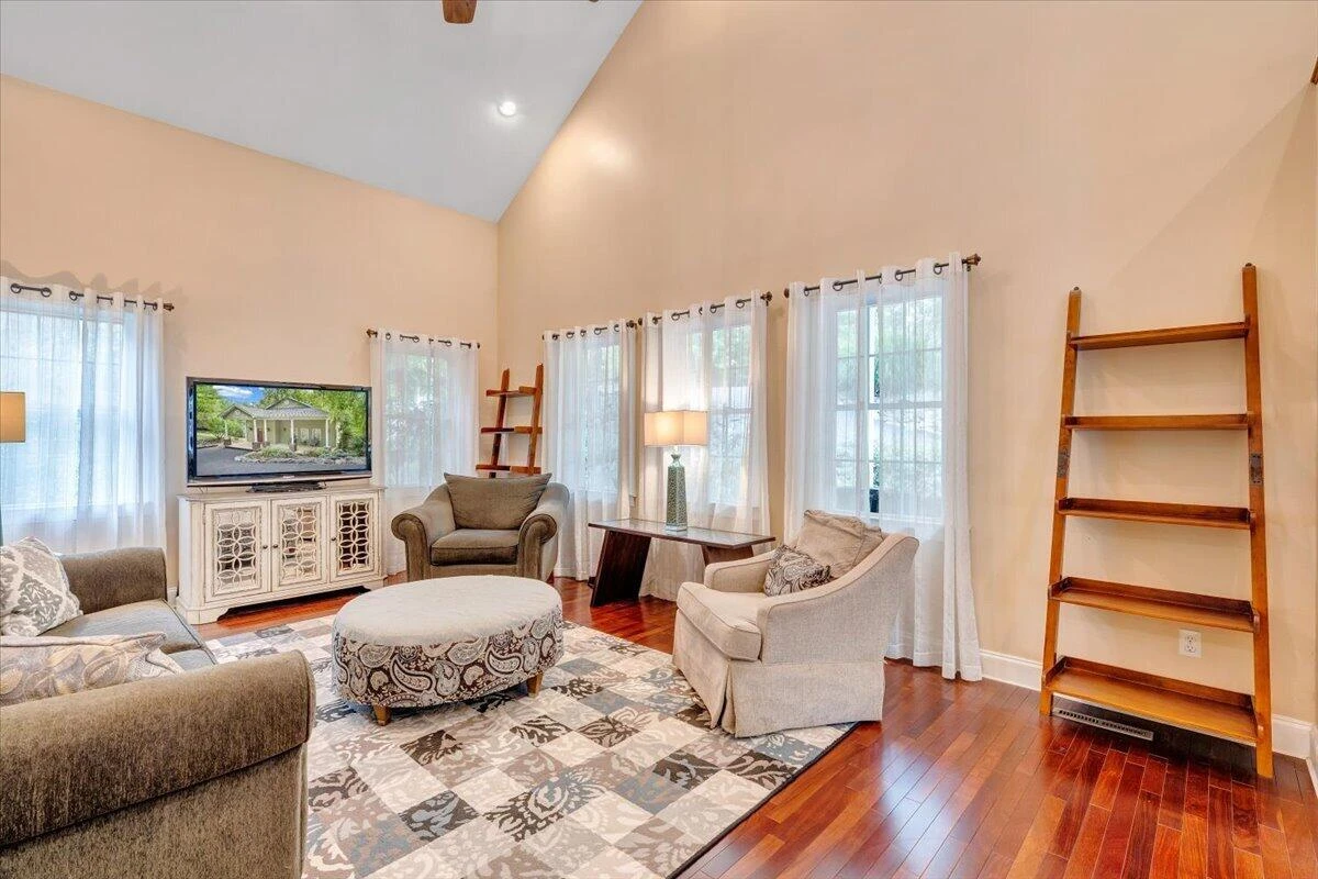 614 Forest Lawn DR - Photo 11