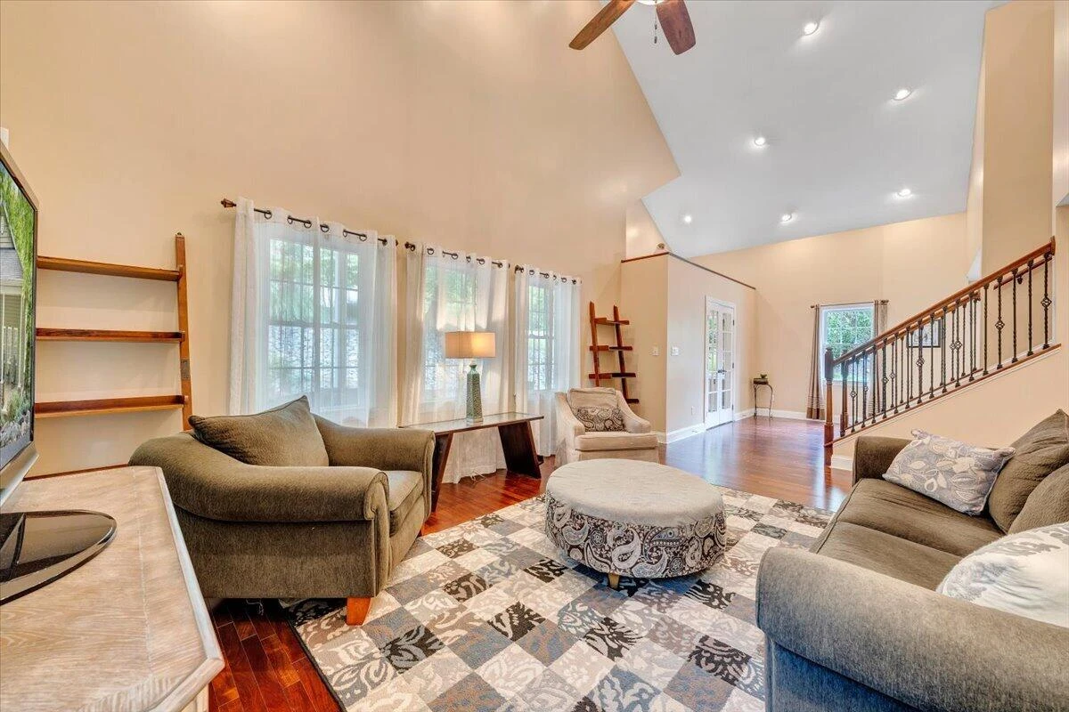 614 Forest Lawn DR - Photo 12