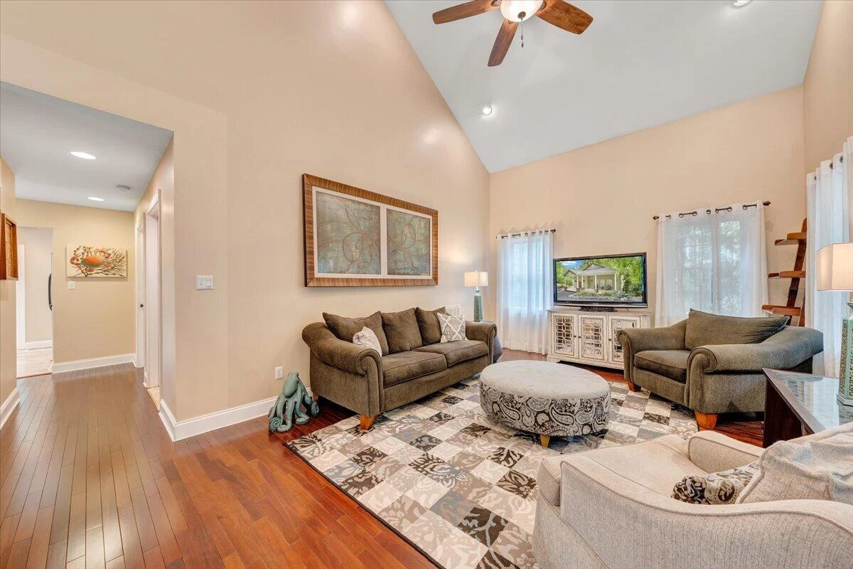614 Forest Lawn DR - Photo 10