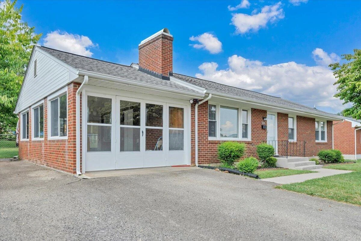 3318 Frontier RD NW - Photo 2