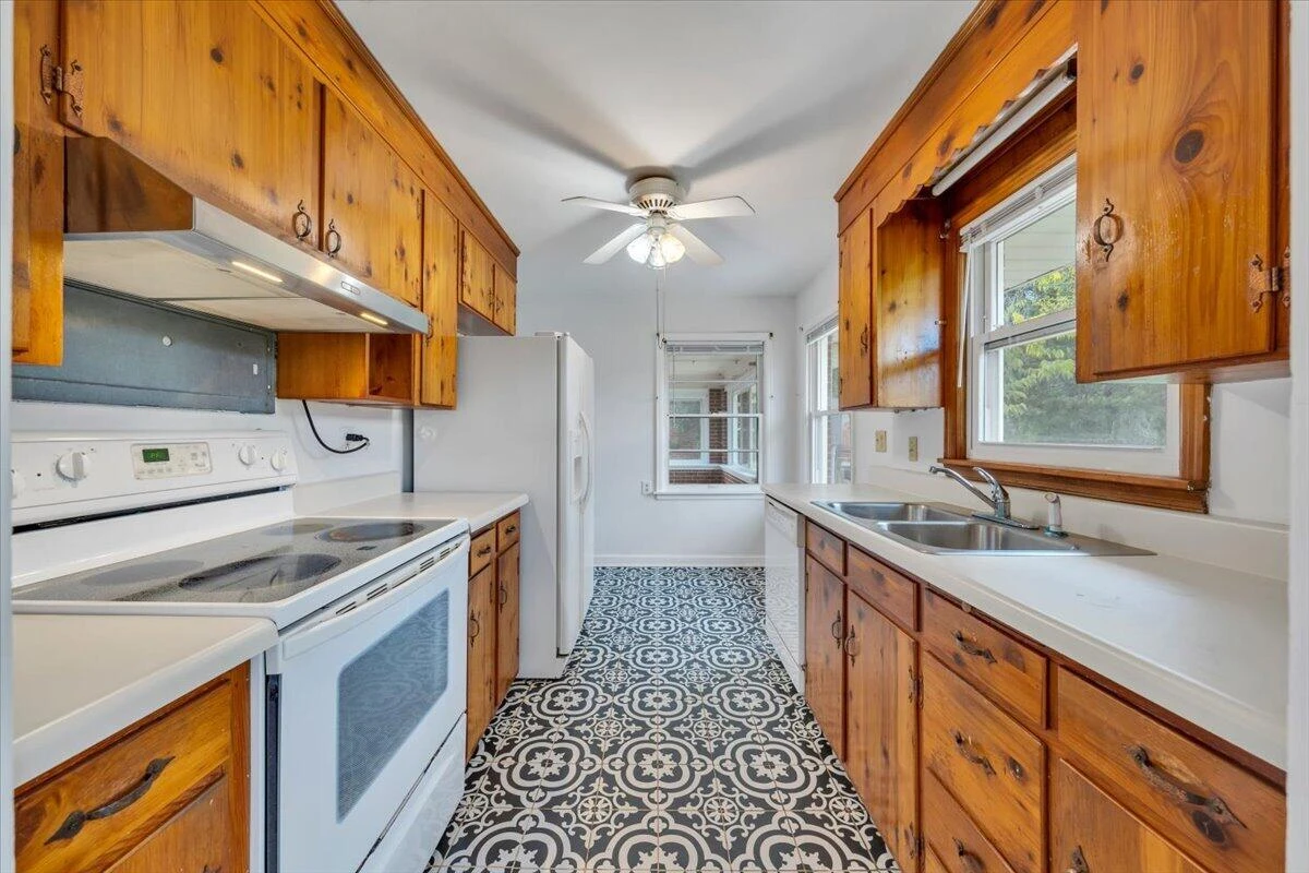 3318 Frontier RD NW - Photo 11