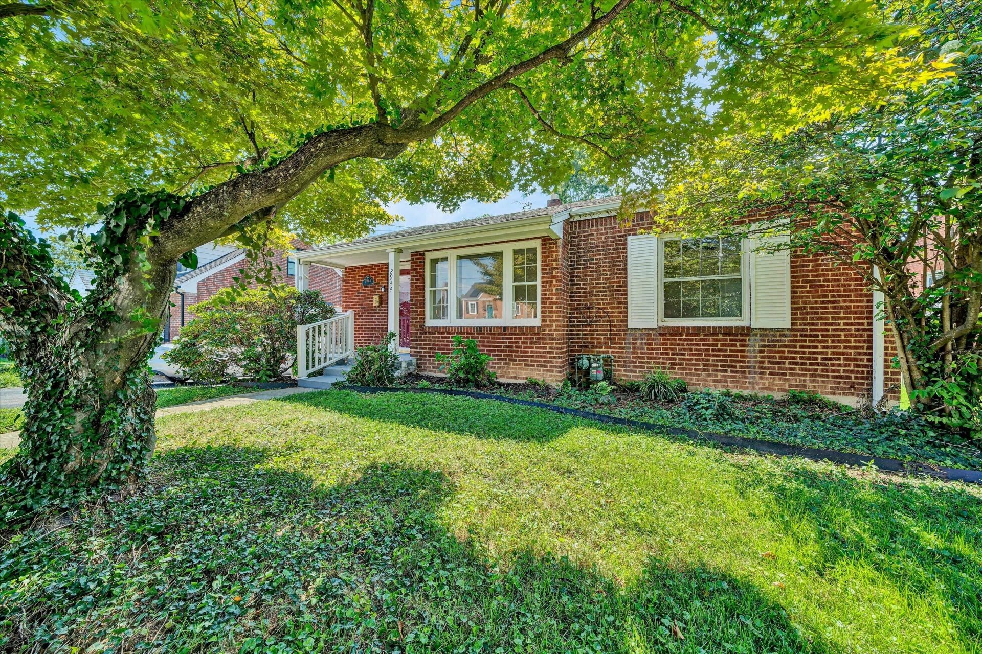 2944 Fleetwood AVE SW - Photo 2
