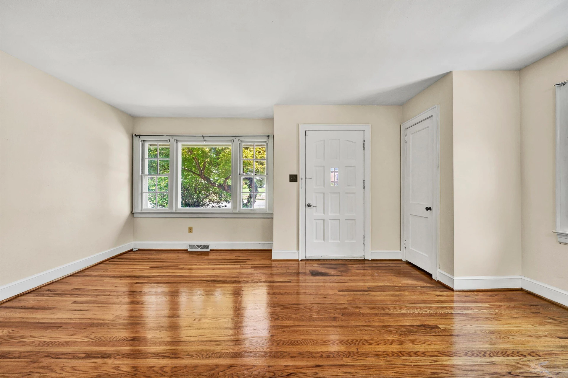 2944 Fleetwood AVE SW - Photo 6