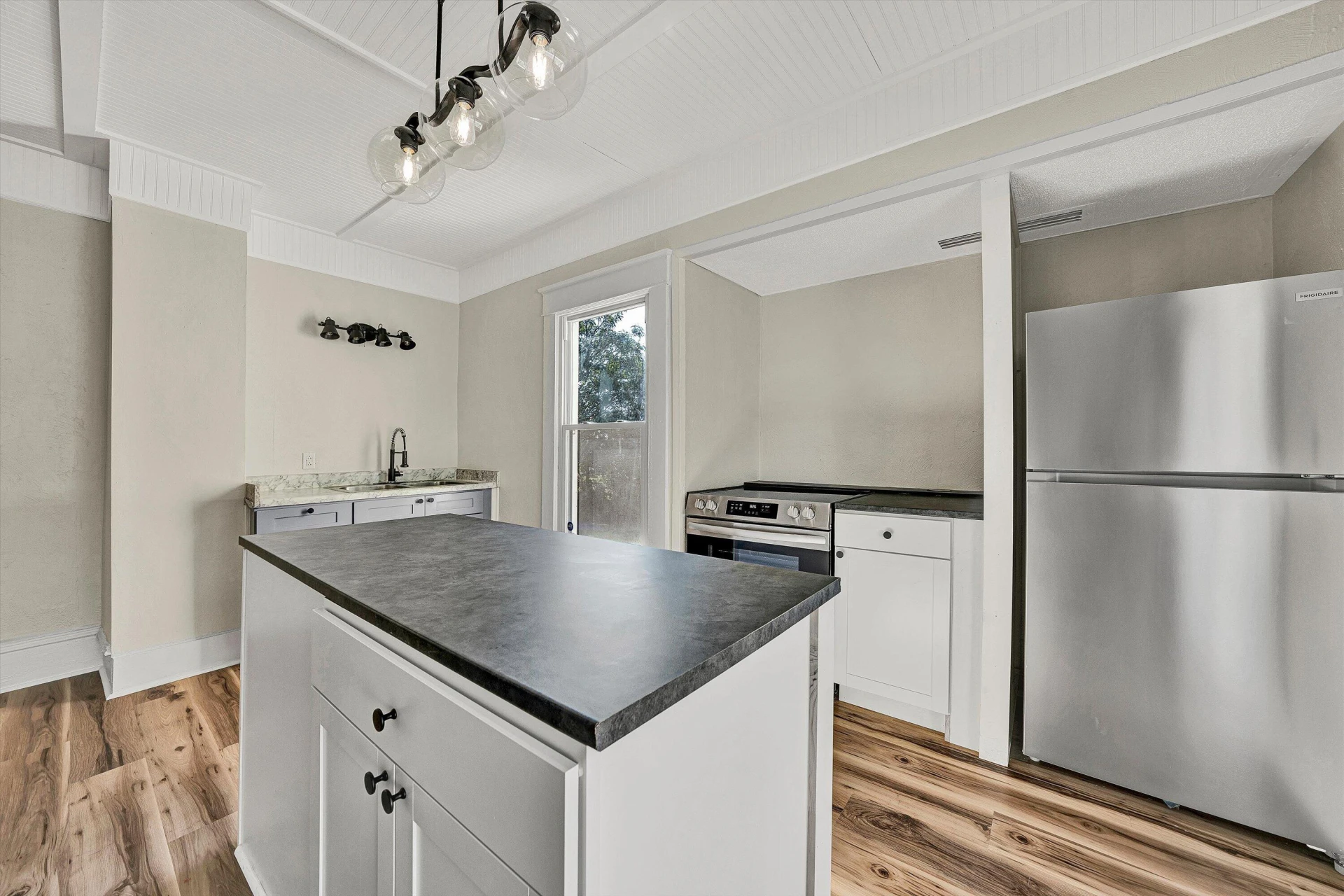 1936 Willis ST - Photo 14