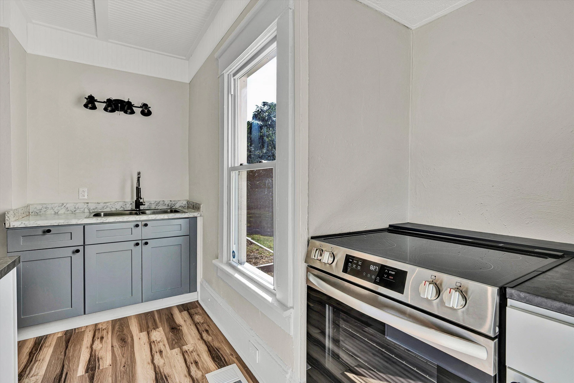 1936 Willis ST - Photo 15