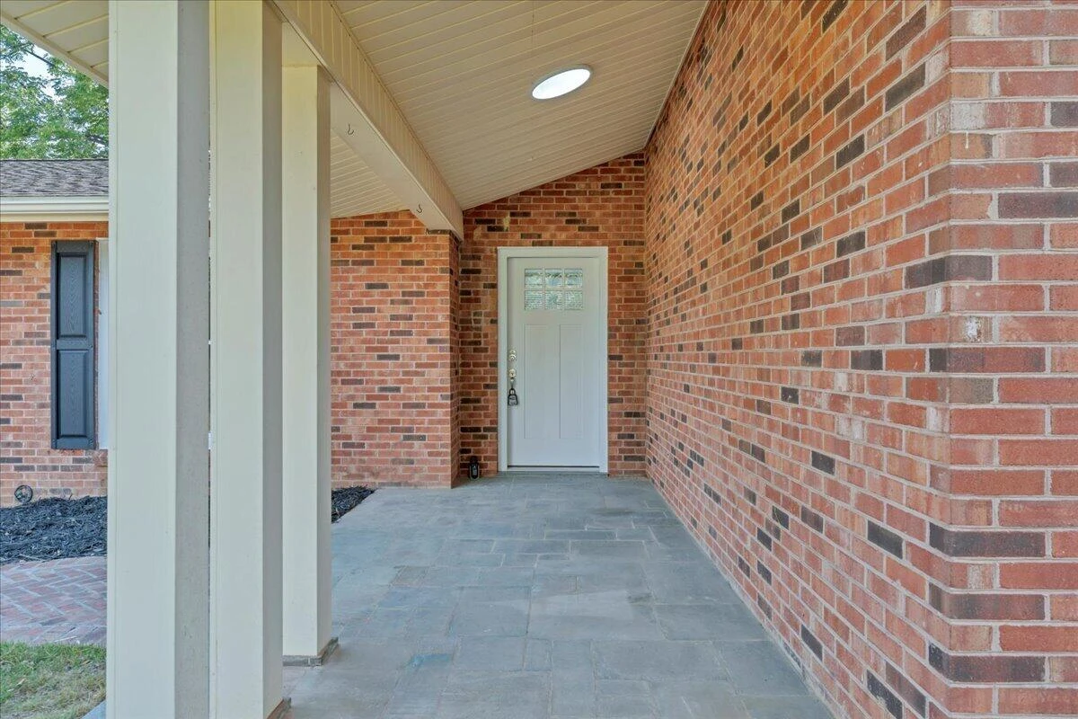 2519 Winifred DR SW - Photo 2