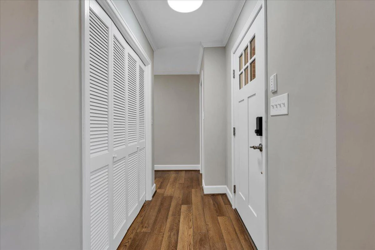 2519 Winifred DR SW - Photo 3