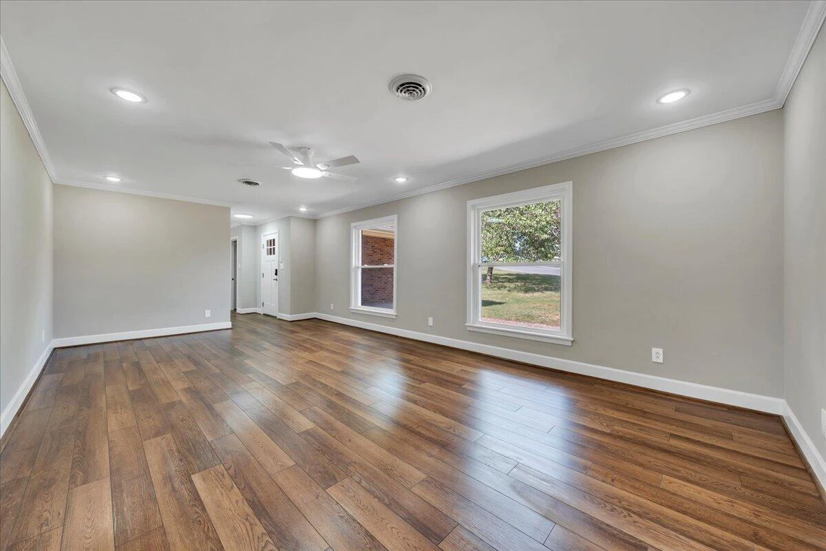 2519 Winifred DR SW - Photo 6