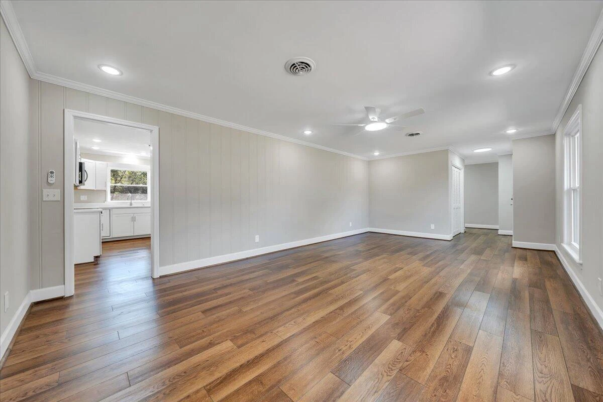2519 Winifred DR SW - Photo 7