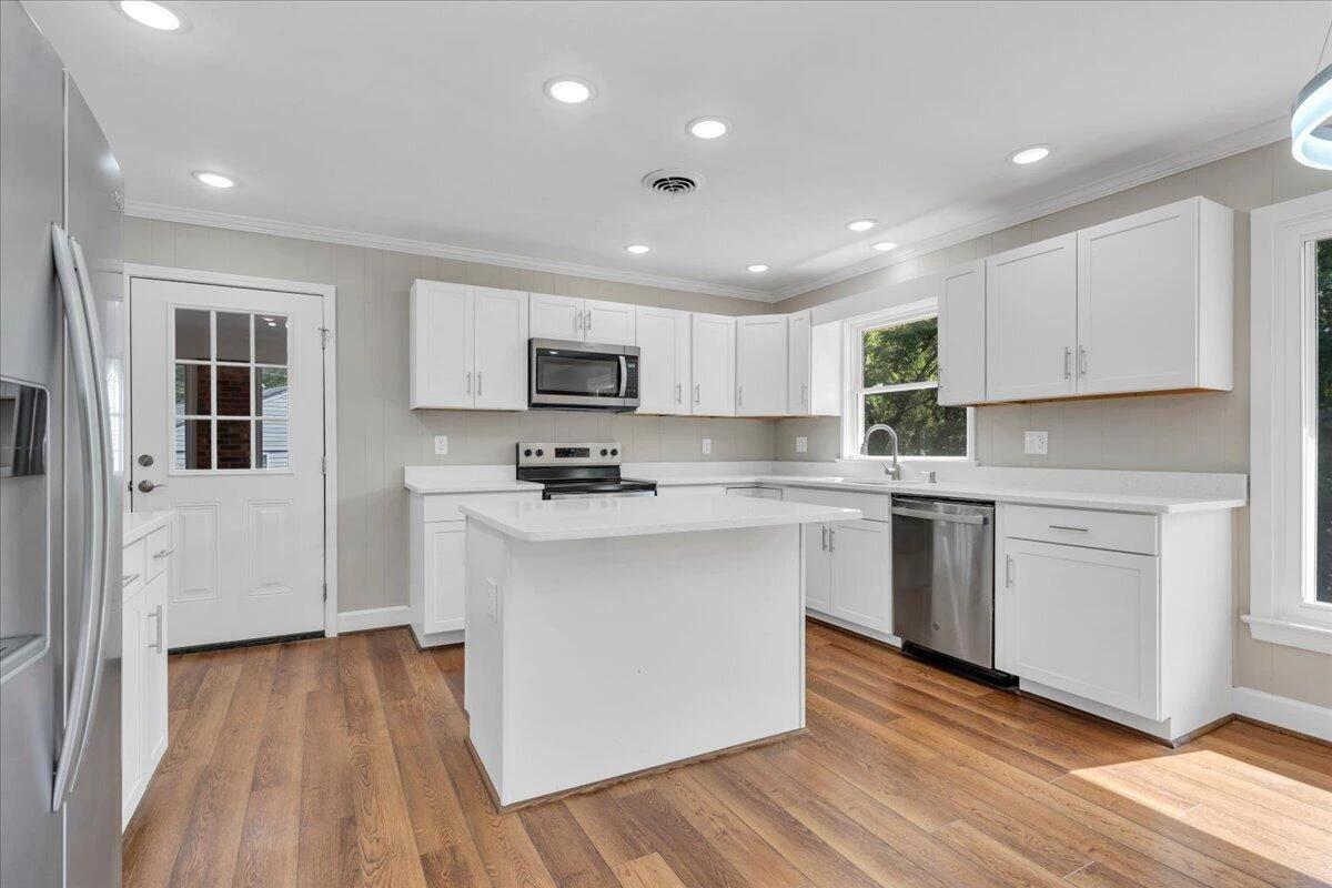 2519 Winifred DR SW - Photo 15