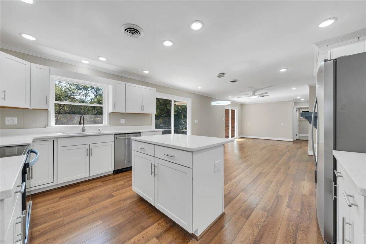 2519 Winifred DR SW - Photo 18