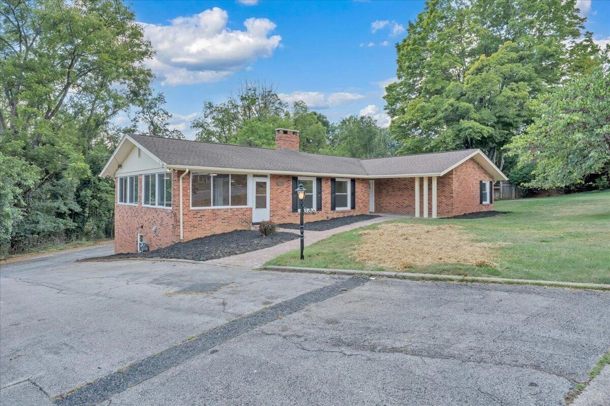 2519 Winifred DR SW - Photo 49