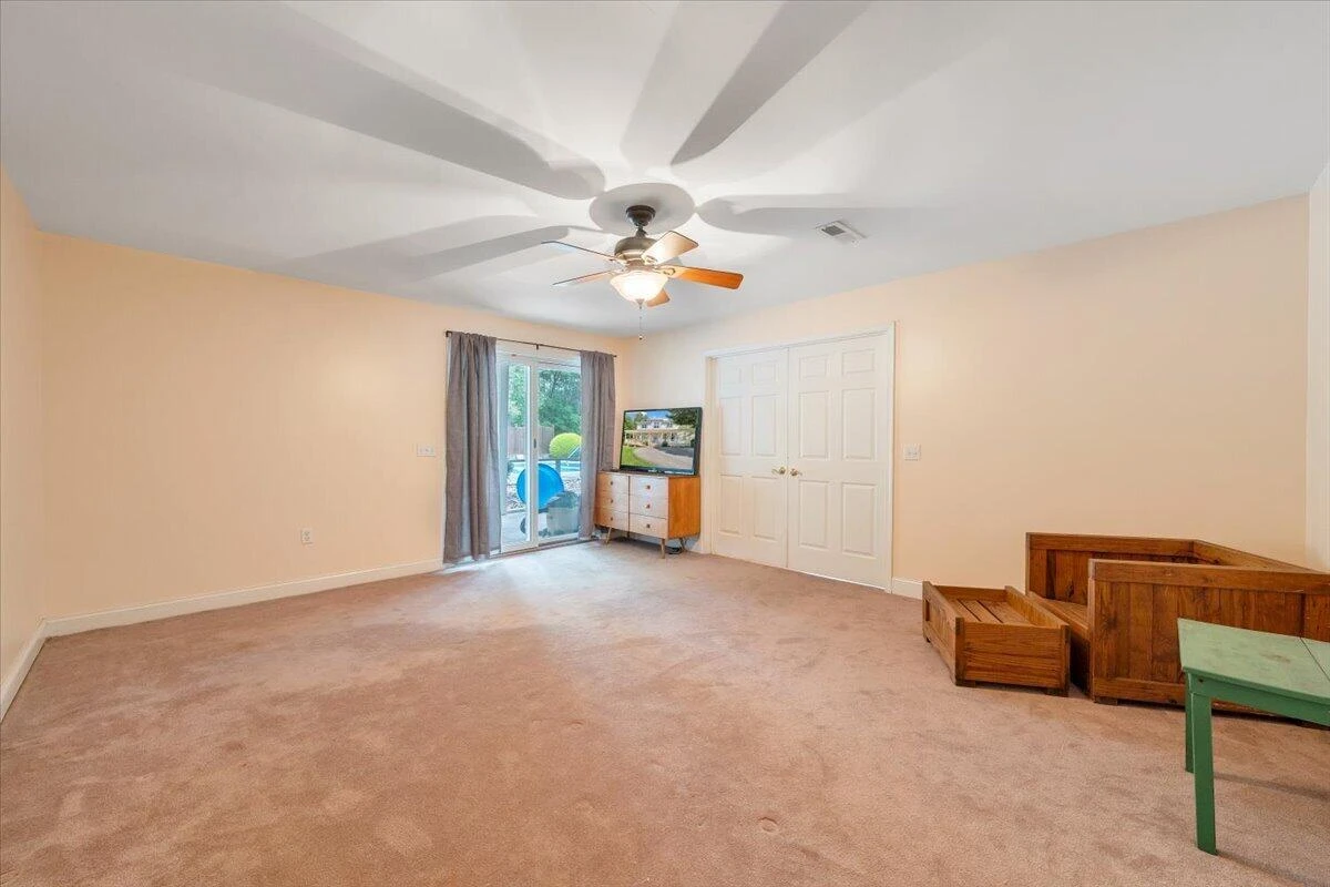 207 Shedd LN - Photo 43