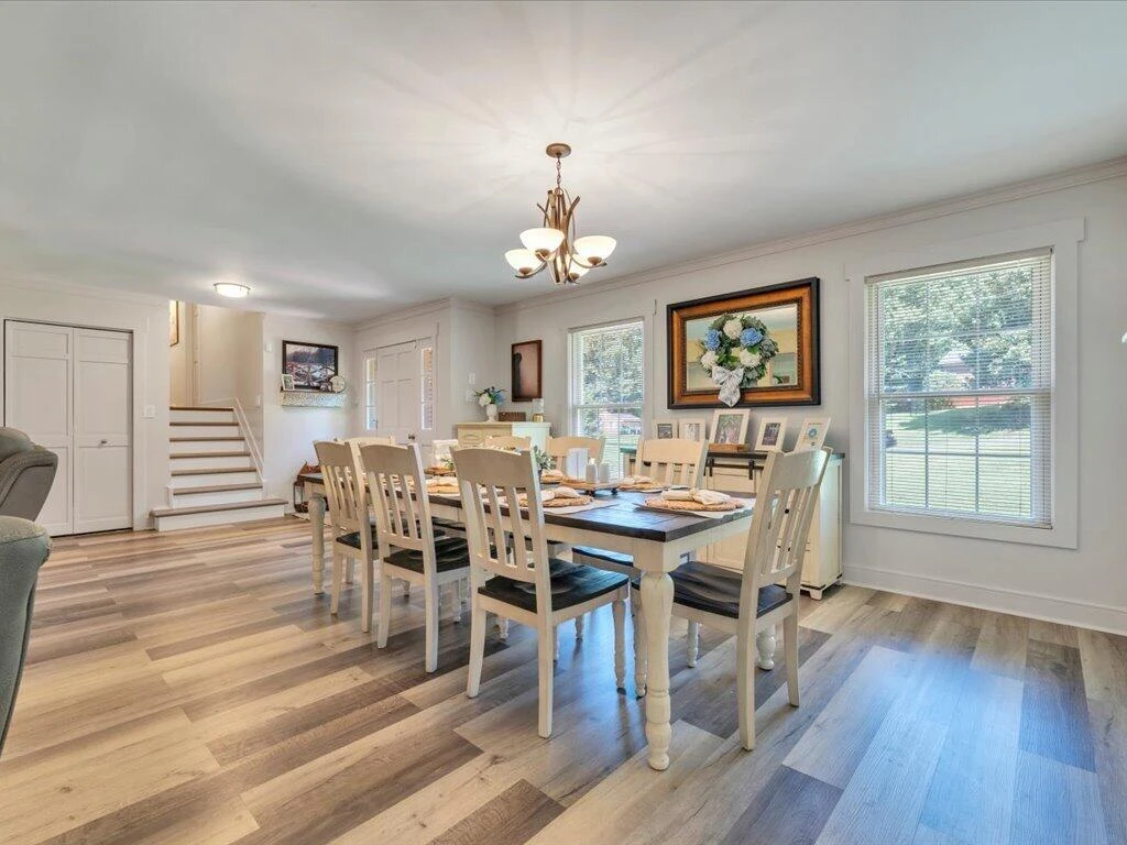 13 Nottingham LN - Photo 6