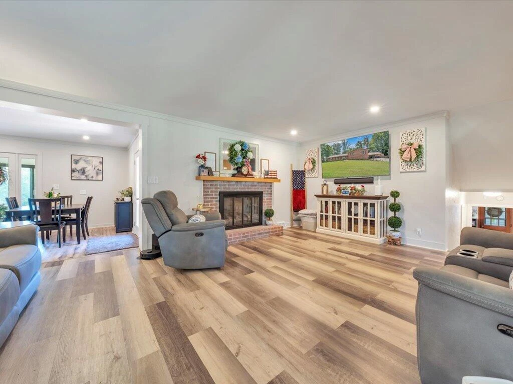 13 Nottingham LN - Photo 8