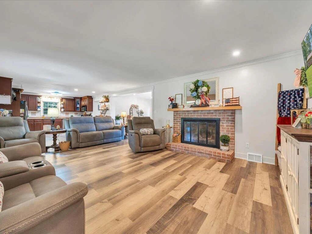13 Nottingham LN - Photo 9