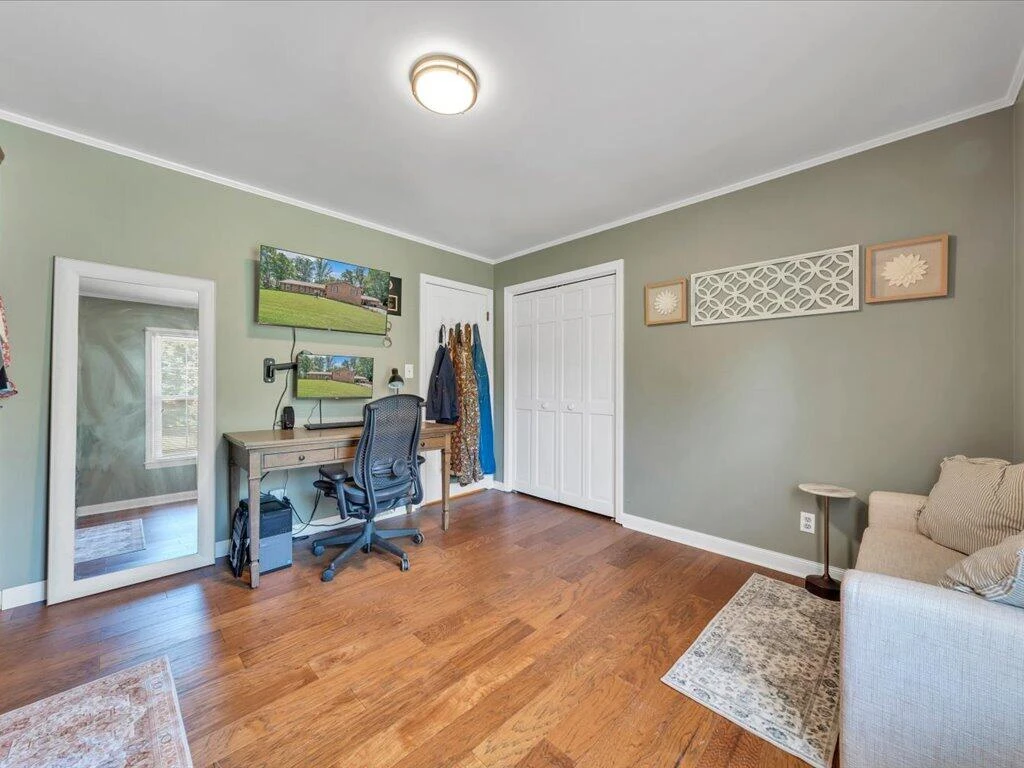 13 Nottingham LN - Photo 32