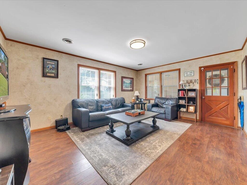 13 Nottingham LN - Photo 40