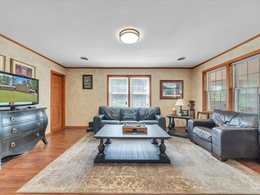 13 Nottingham LN - Photo 42