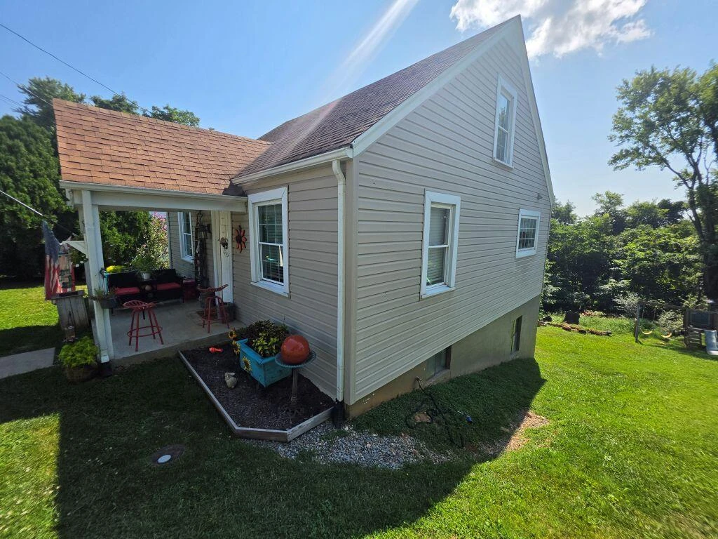 176 Woodlawn DR - Photo 2