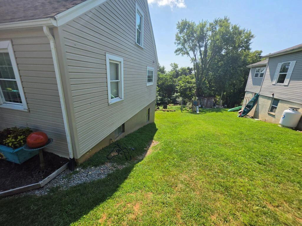 176 Woodlawn DR - Photo 3
