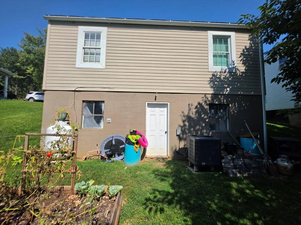 176 Woodlawn DR - Photo 4